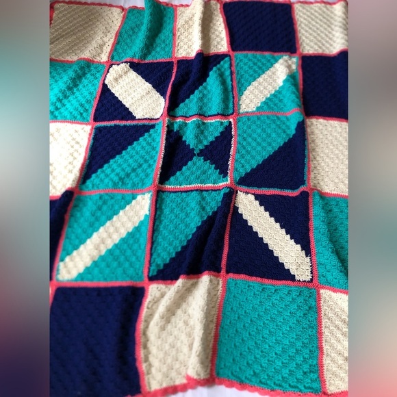 Handmade Geometric Pattern Blanket - Picture 4 of 12